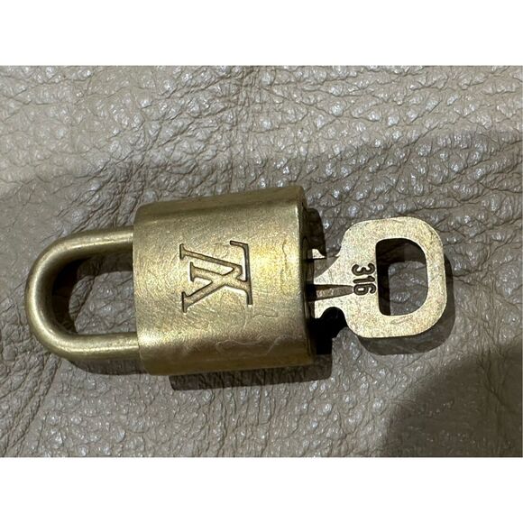 Louis Vuitton Vintage Brass PadLock & Key Lock & Key Authentic #316 - Picture 4 of 4
